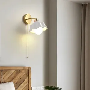 Wandlamp Scandinavisch licht Luxe Warm Crème Wind Nachtkastje Slaapkamer Eenvoudig Modern Met Kabelschakelaar Gastgezintrap