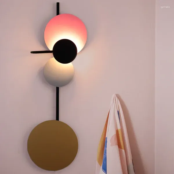 Lámpara de pared Sala de estar nórdica Modelo de personalidad Dormitorio Mesita de noche Planeta