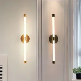 Post de lampe murale Lumières LED modernes avec tuyaux en fer en or noir pour le salon supérieur et inférieur