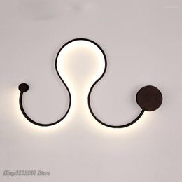 Lámpara de pared Post-moderna Luz de serpiente LED Simple Sala de estar creativa Dormitorio Aplique Luces de fondo Wandlamp Accesorios