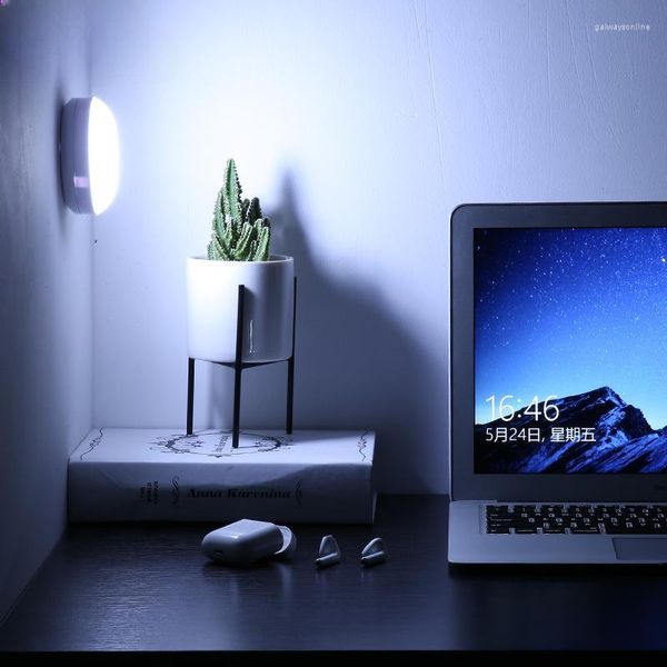 Lámpara de pared Control remoto táctil Smallnight Light Atenuación Carga Imán Adsorción Dormitorio Mesita de noche Fuente dual Noche