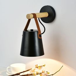 Lámpara de pared Dormitorio de luz de pared de madera junto a la luz LED Negro Blanco Estilo nórdico moderno Aplique de madera con decoración de cinturón de cuero