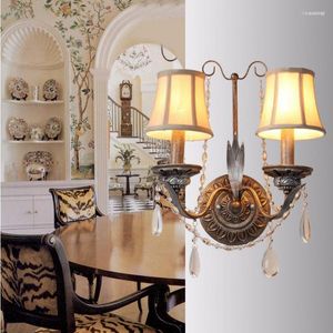 Lampes murales Antique Rustique Fer Applique Lumière Pour Salle À Manger Couloir Chambre Rétro Cristal Tissu Ombre Luminaires 2 E14 LED Éclairage