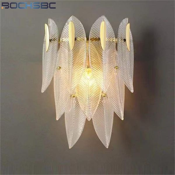 Lámparas de pared BOCHSBC Hojas Luces Cristal K9 Chapado Marco de oro Estilo moderno europeo Fondo Espejo Mesita de noche Decoración Hierro Arte La