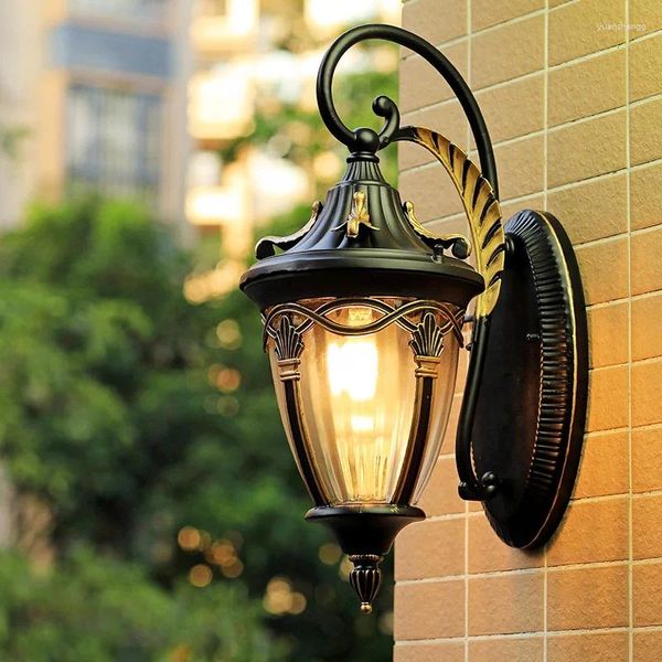 Lámparas de pared Europa Retro Luz Jardín Patio Porche Lámpara Residencial Sala Balcón Exterior Iluminación impermeable E27 Accesorios de vidrio