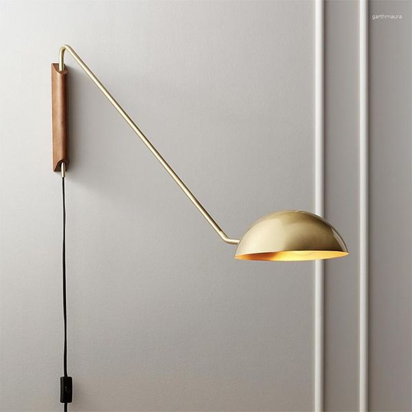 Lampes murales Italie Design moderne Lampe en métal avec bras long rotatif pour salon Canapé Lumière Monté Base en bois