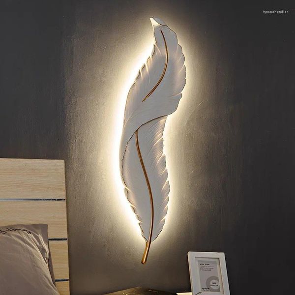 Lámparas de pared Lámpara de personalidad larga, plumas simples, pantalla en miniatura, molde de resina, luces para sala de estar, iluminación decorativa de varita nórdica