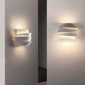 Lampes murales le lampe soleil nordique minimaliste léger en métal pinecone chambre el vivant romm Office intérieur LED blanc