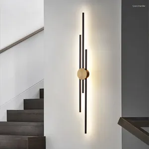 Lampes murales modernes longues luxe Luxury minimaliste des lumières noires et dorées créatives créatives de chambre à coucher