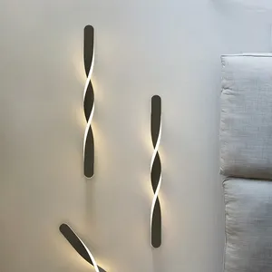 Lâmpadas de parede moderna minimalista prata metal espiral longa tira lâmpada led luz branca quente quarto corredor decoração interior luminária arandela
