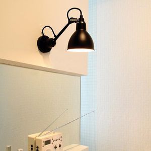 Wandlampen gemonteerde lamp lezen industrieel sanitair zwarte badkamerarmaturen antieke houten poelie