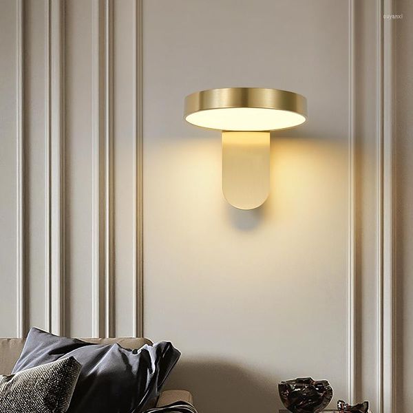 Lampes murales Design nordique Lampe en métal doré Lampe LED moderne pour couloir chambre à côté