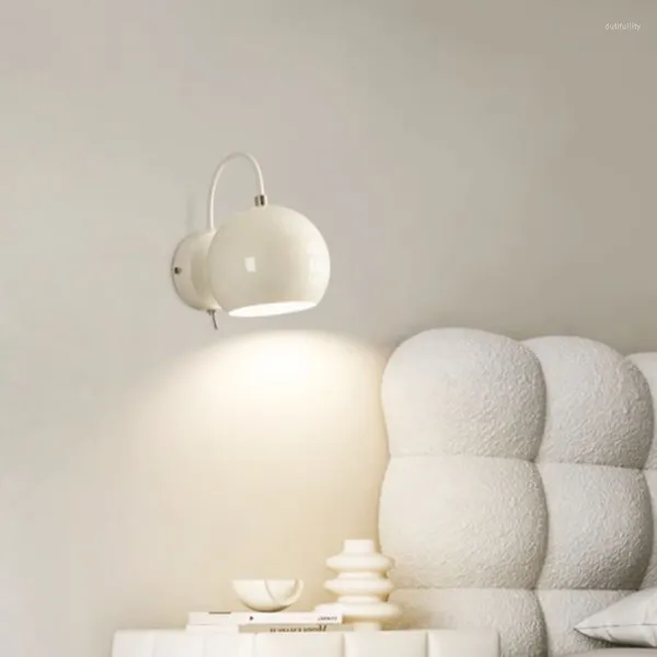 Lámparas de pared Lámpara LED nórdica Arte del hierro minimalista Apliques giratorios Dormitorio Sala de estar Estudio Iluminación decorativa para el hogar Luminaria