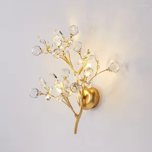 Lámparas de pared de lujo nórdicas, lámpara LED de cristal dorada, dormitorio creativo moderno, mesita de noche, decoración de fondo de sala de estar