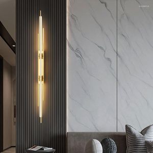 Wandlampen Noordelijke minimalistische strip LED -LICHT Woonkamer Slaapkamer Simpele interieur Decoratie Koper Acryl Lamp Verlichtingsarmaturen
