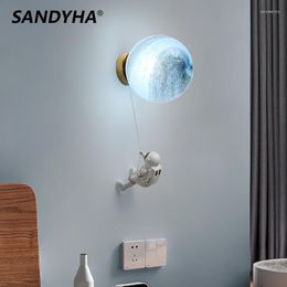 Wandlampen Nordic Moderne Astronaut Lampe Mond Harz Lampenschirm Wandleuchte Led-Licht Für Kinderzimmer Schlafzimmer Dekor Lampara Mesita Noche