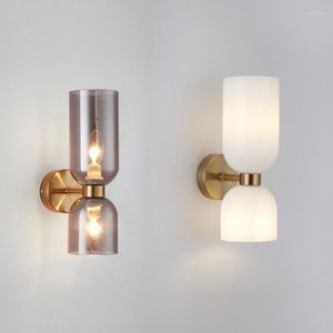 Lámparas de pared Lámpara nórdica moderna junto a la bola de cristal del dormitorio Accesorios de luces LED Wandlamp Iluminación Espejo de baño Luz de escalera
