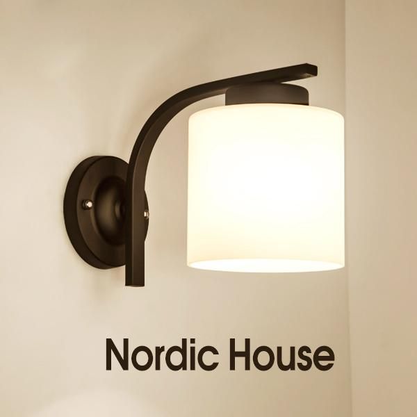 Lámparas de pared Estilo nórdico Simple Retro Warm LED E27 Black Iron Glass 1 Shade Sconce Lamp para dormitorio Pasillo de noche