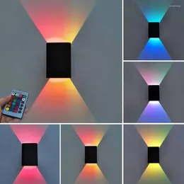 Lampes murales Nordic Warm/RGB Lampe Dimmable Multicolore Lumière LED carrée avec télécommande Économie d'énergie pour l'escalier de chevet d'allée