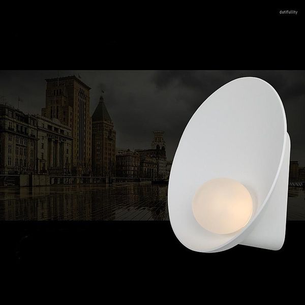 Appliques murales nordique blanc Simple lampe de chevet moderne en métal luxe coquille LED lumières salon Restaurant TV fond applique