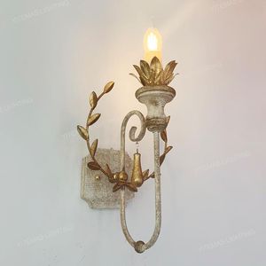 Lámparas de pared Retro Gold Lamp Vintage White Sconce In Pasillo Pasillo Dormitorio Luz de noche Accesorio único francés