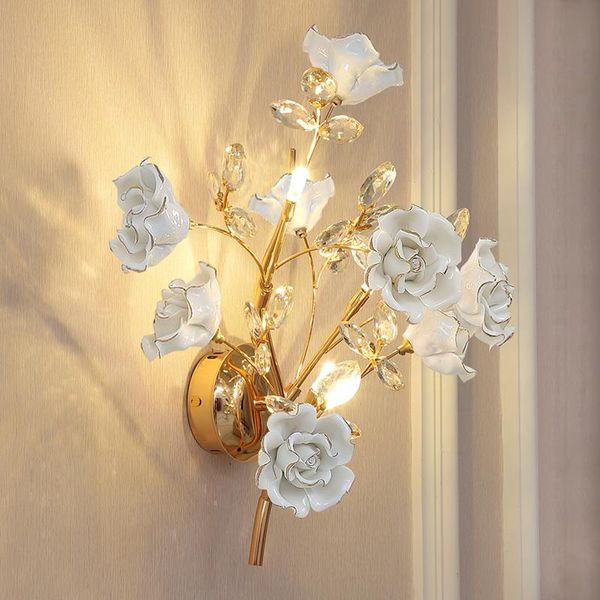 Lampes murales Décoration de mariage Appliques en cristal Céramique Blanc Rose Lampe LED Chambre Meubles Miroir G4 Night LightWall