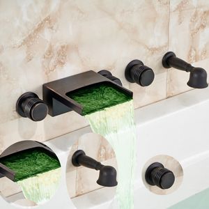 Wandgemonteerde oliegewreven bronzen badkuipkraan LED-watervaluitloopmengkraan 3 handgrepen Uittrekbare handdouche Wijdverspreid 5 gaten238q