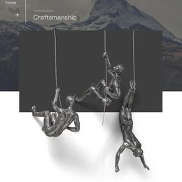 Muurstandbeeld rots klimmer standbeeld artistiek realistisch uiterlijk delicate ambacht klimmer figuur retro Amerikaanse klimmerhars hanger 240423