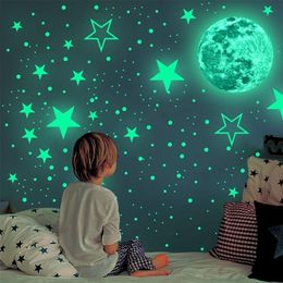 Wandstickers 435PCSSet Luminous Moon Star Wall Sticker voor kinderen slaapkamer plafond huisdecoratie diy sticker gloed in de donkere behang muurschildering 221008