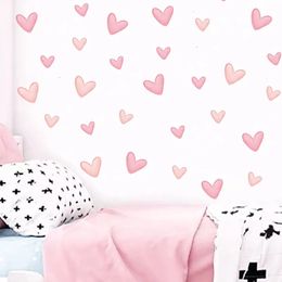 Pegatinas de pared 60 unids suave rosa grande pequeña forma de corazón para impermeable extraíble PVC habitación de los niños jardín de infantes decoración del hogar 231101