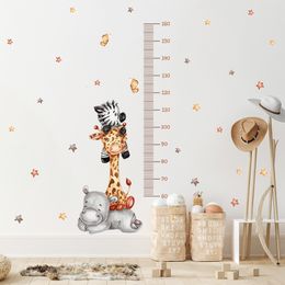 Muurstickers cartoon babyhoogte meting giraf dierenmuur