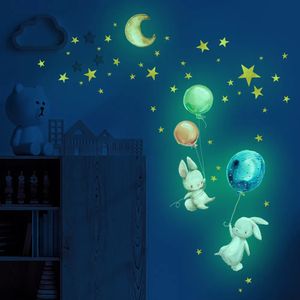 Adesivi murali Cartoon Bunny Balloon Luminoso Glow In The Dark Wallpaper per la camera dei bambini Living Nursery Home Decor Decalcomanie 231017
