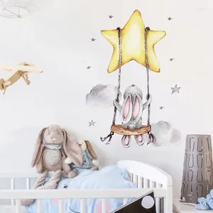 Muurstickers Cartoon Leuke Schommel Op De Sterren Babykamer Stickers Voor Kinderkamer PVC Verwijderbare DIY