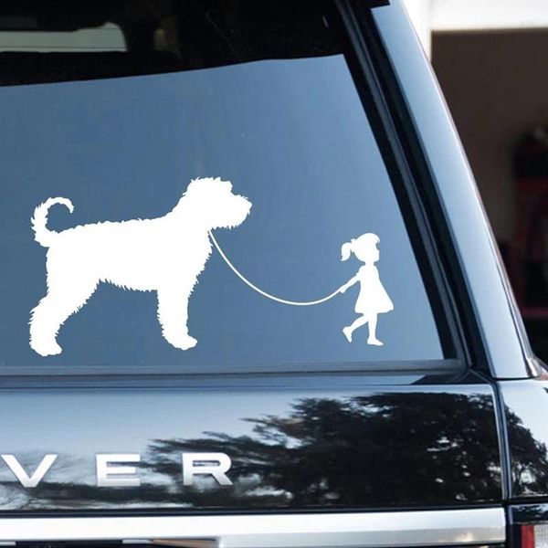 Pegatinas de pared niña caminando Labradoodle Goldendoodle coche calcomanías automotrices tienda decoración de ventanas calcomanía de perro impermeable HQ196