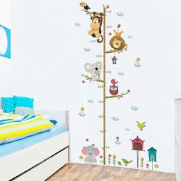 Pegatinas de pared Animales encantadores en la rama de un árbol Tabla de crecimiento Etiqueta Decoración de la habitación de los niños Medida de altura Mural Arte Diy Calcomanías para el hogar 231019