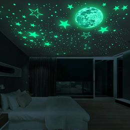 Pegatinas de pared Luna luminosa y estrellas para habitación de niños, guardería, decoración del hogar, calcomanías que brillan en la oscuridad, techo de dormitorio 231128