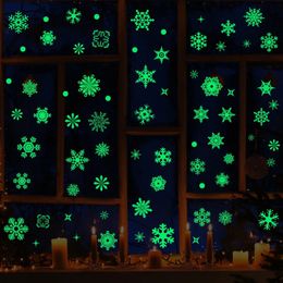 Stickers muraux Flocon de neige lumineux autocollants muraux de noël chambre à coucher décoration de la pièce décalcomanies brillent dans le noir année verre fenêtre papier peint 231025