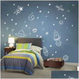 Pegatinas de pared Ship Ship Astronaut Creative Vinyl Pegather for Boy Room Decoración Espacio exterior Decisión de la guardería Decoración del dormitorio NR13 2 DH1RM