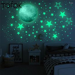 Pegatinas de pared tofok luminoso 30 cm de luna planeta 166pcs estrellas decoración de la pegatina fluorescente para salón escaleras