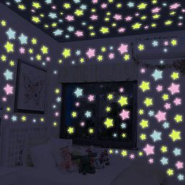 Stickers muraux non définis 50pc 3d décor à la maison enfants chambre fluorescente lueur dans les étoiles sombres flocon de neige lumineux