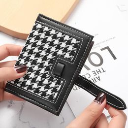 Portefeuilles mini -portemonnee vrouwen korte eenvoudige houndstooth buckle retro mode opvouwbare munt portemonnee vrouwelijke kaart tas billeteras para mujer