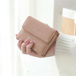 Portefeuilles Korte Buckle Wallet 2022 Brandontwerper HASP Drie maal kleine frisse en eenvoudige bloemen Mini Lady Pu Leather Coin Purse