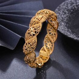 Wando 1 stks / partij Goud Kleur Bangle Voor Vrouwen Ronde Hollow Patroon Fijne Armband Ethiopië / Dubai Sieraden Geschenken Ramadan Nieuwste Q0719