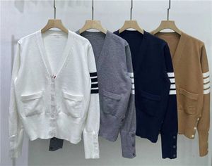Wang Xinling's Same – Cardigan à rayures TB, col en v, manteau de poche, mode polyvalent, manches longues, haut tricoté, nouvelle collection automne et hiver