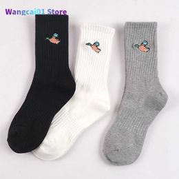 Wangcai01 Herensokken Human Japan Street Fashion Crew Short Socks Sport Litt Flying Bird Duck Red Love What Heart Make Dikke Handdoek Bodem mannen Vrouwen 0217H23