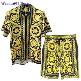 WANGCAI01 Tracksuits Heren Modemerk Label Barokke shirt en shorts Sets For Men Summer Hawaiian Tracksuit Crown Gedrukt Short Seve Beach Shirt MA 0318H23