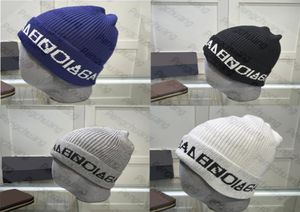 Beanies de marca cálida para mujeres Men Diseñador de invierno Tapas Knit Knit Street Hats Hats Bonnet Black White Skull Cap3302098