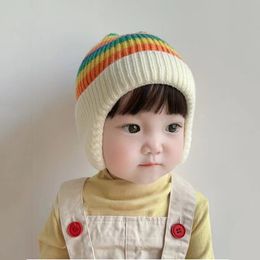 Capa de niños cálidos Gorros de arco iris con capucha de invierno Gorros de punto con protección de orejas lindas gorras de calavera de bebé