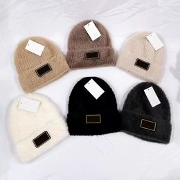 Cálido invierno Sombreros de diseñador Gorro de diseñador Sombreros de Papá Noel Sombrero de punto de pelo de conejo de imitación Gorro de cubo Gorros de calavera de primavera Letras Sombreros ajustados al aire libre ocasionales 6 colores