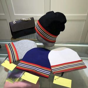 Lettre d'hiver chaude Bonnet tricoté Hommes Femmes Loisirs Bonnets de fourrure Chapeaux Amoureux de broderie Créateur de mode Sport Crâne Chapeau Laine Ca252q